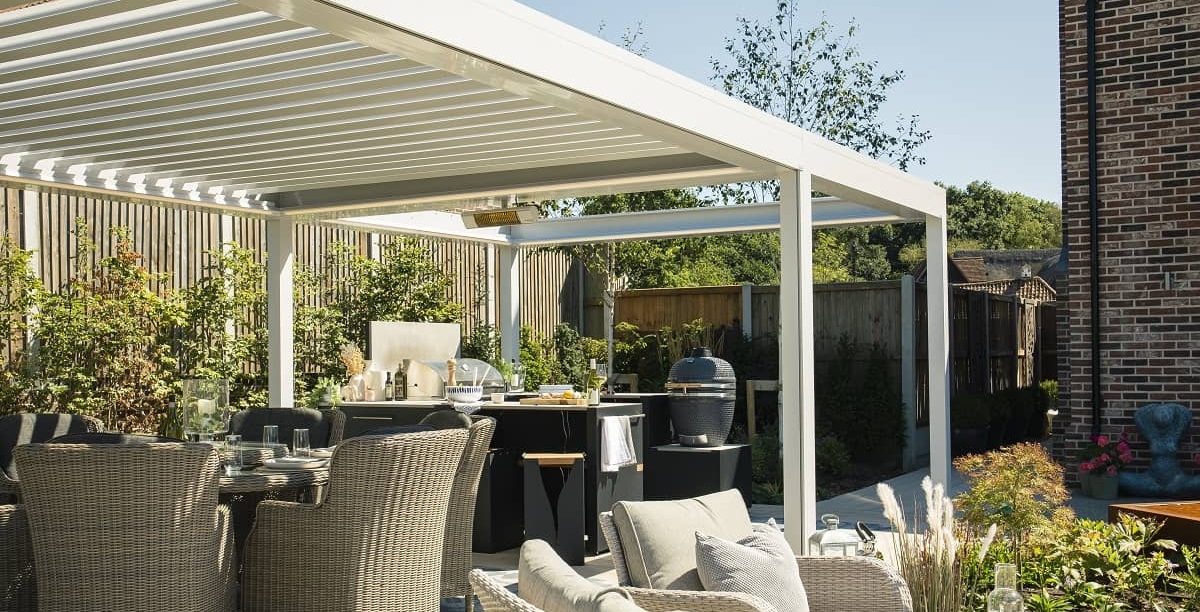 Deluxe louvered roof pergola