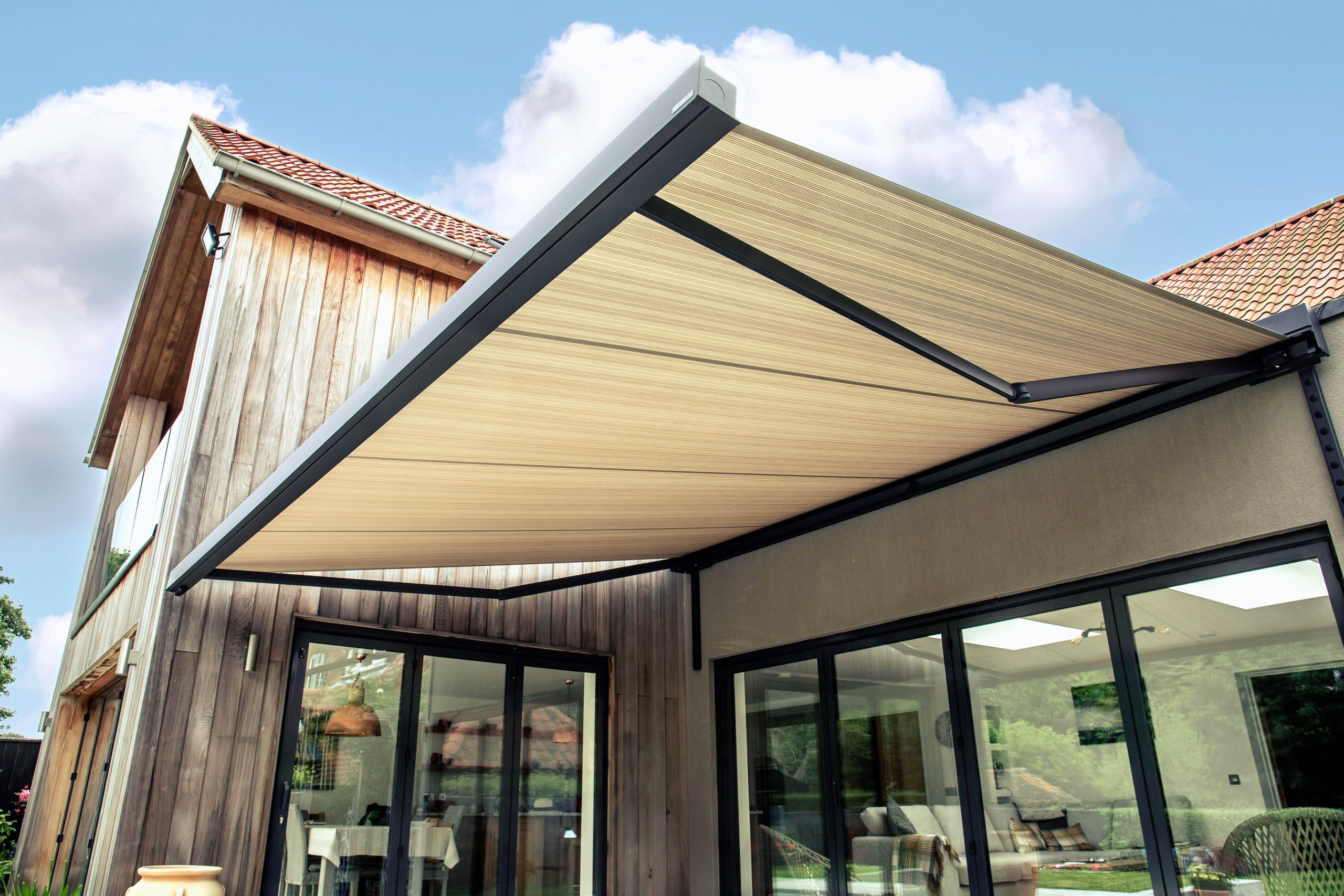 https://www.cbsolarshading.co.uk/app/uploads/2024/08/CB-Burnham-Market-Cuba-Patio-Awning-6-scaled.jpg