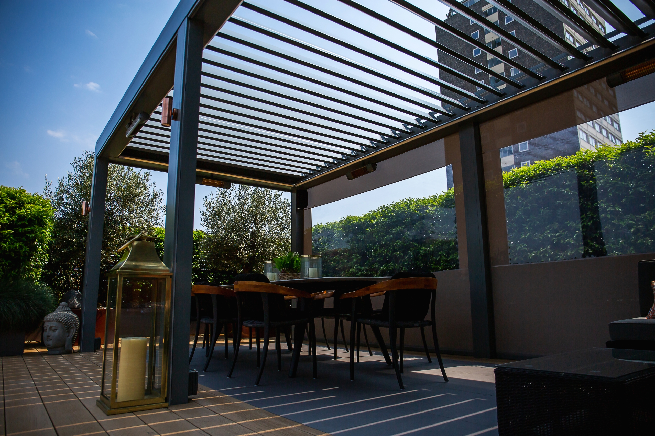 https://www.cbsolarshading.co.uk/app/uploads/2024/10/CB-Battersea-Deluxe-Outdoor-Living-Pod-22-scaled.jpg